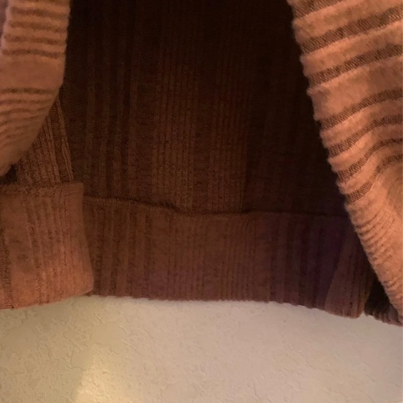 SOLD ✨HP✨NWOT shein dazy bishop sleeve tee/sweater - Picture 9 of 9